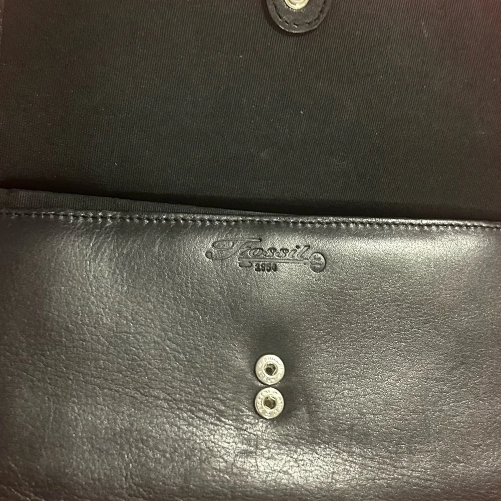 Fossil Men's Black Leather Messenger Crossbody Wallet excellent condition